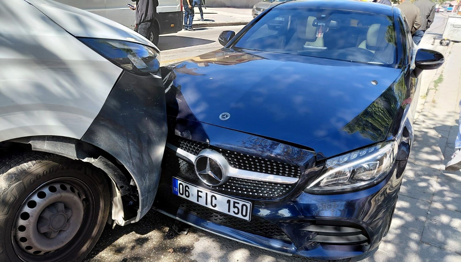 ankarada iki otomobil carpisti 2 yarali OTwVRPOx