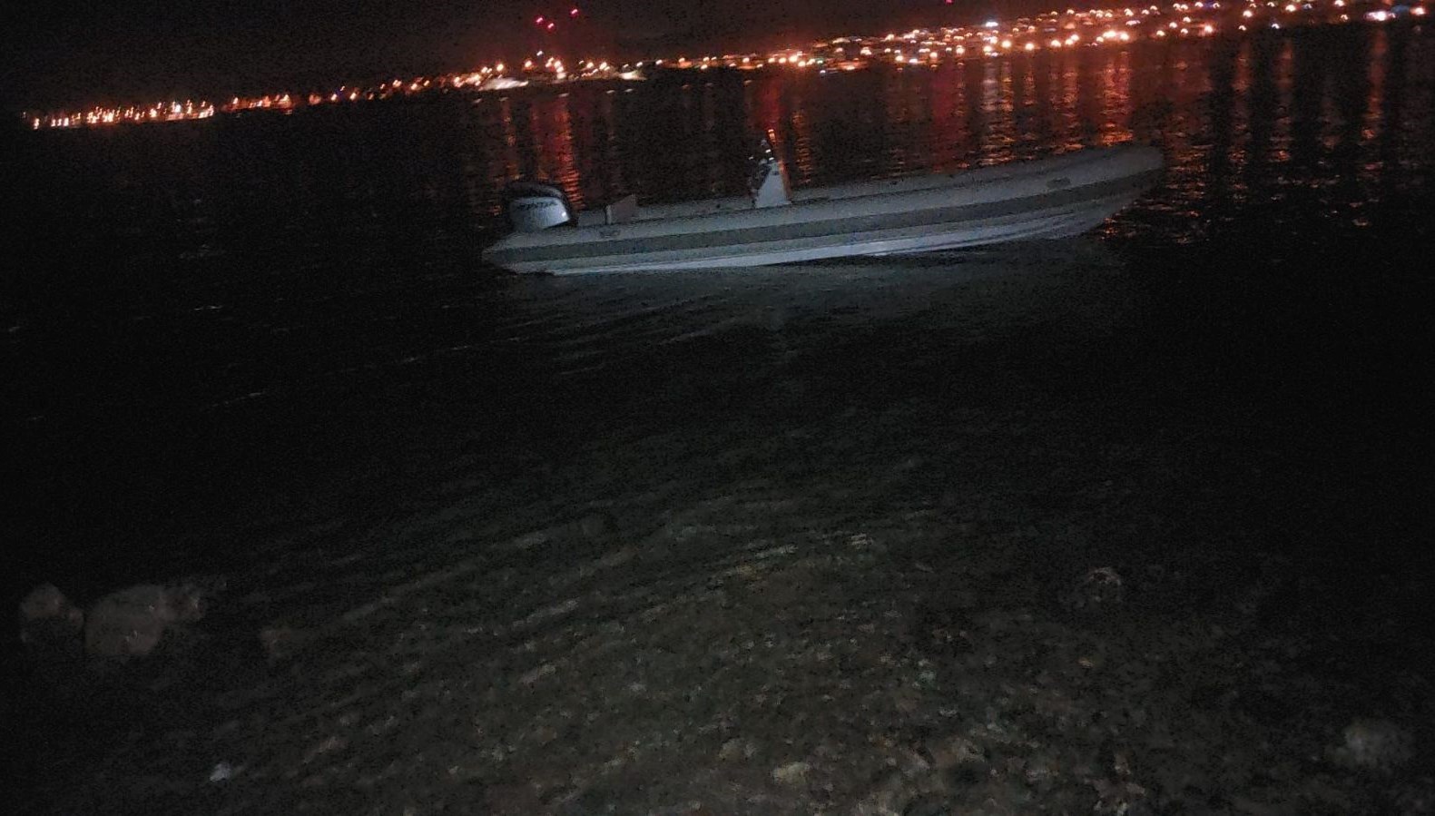 cesmede 32 kacak gocmen sahilde yakalandi CzgZGq3m