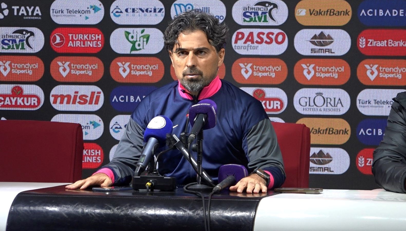 ilhan paluttan 25 saniyelik basin toplantisi kotu bir gol yedik dVGOABLm