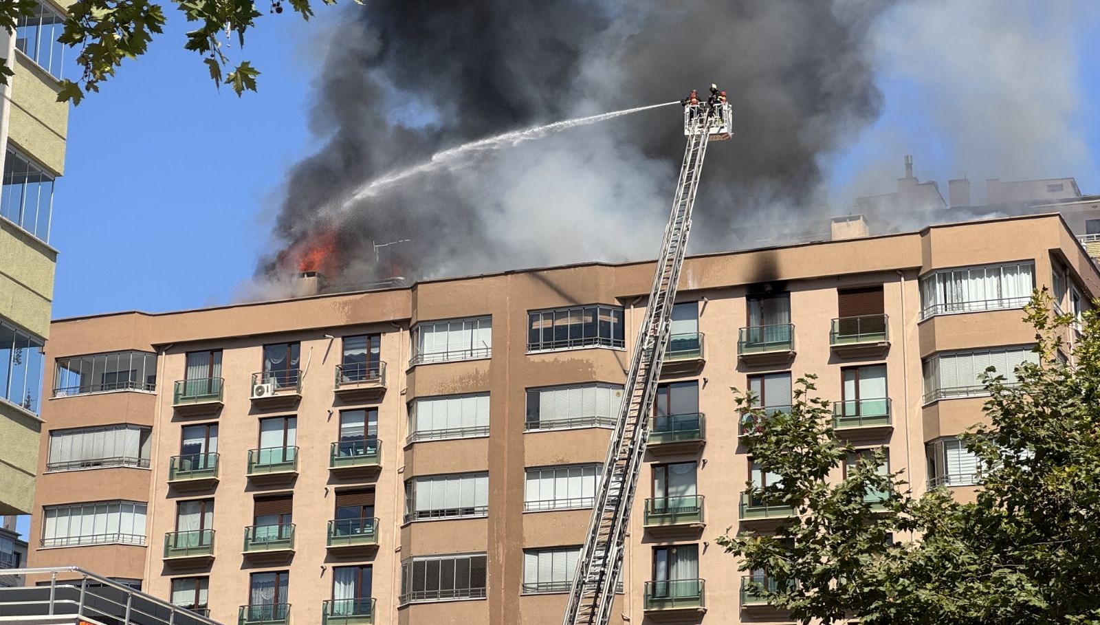 kayseride 8 katli binada yangin mudahale suruyor uSyyGULg