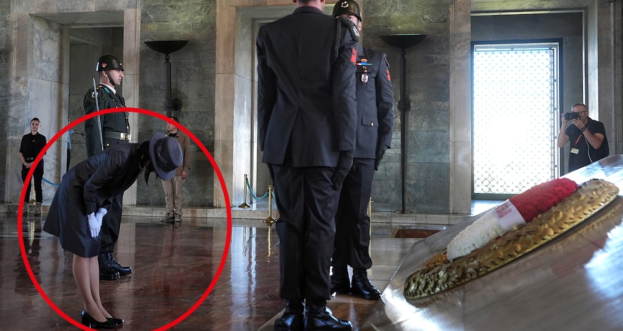 prenses atanin huzurunda saygiyla egildi CCRmtK9q