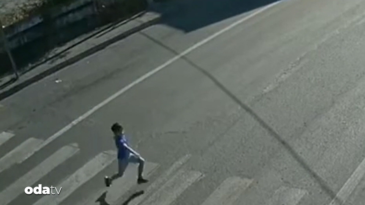 yaya onceligi slogan kaldi kucuk cocuga gecitte araba carpti LZUMXGu7