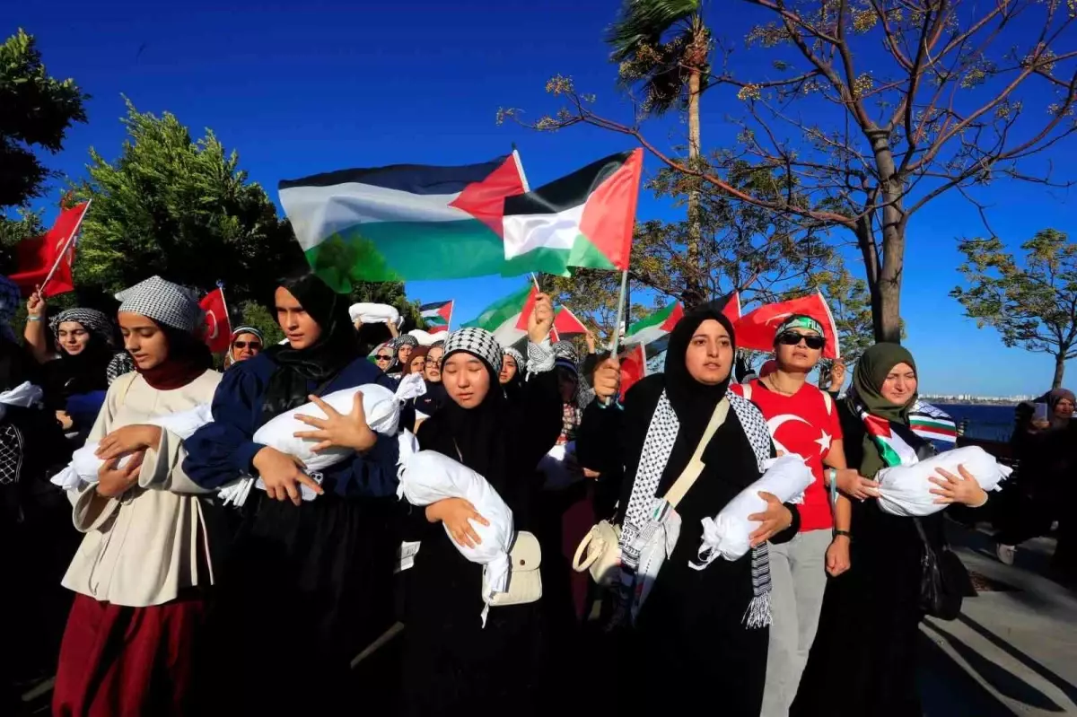 antalyada gazze icin yuruyus miO4S8Nk