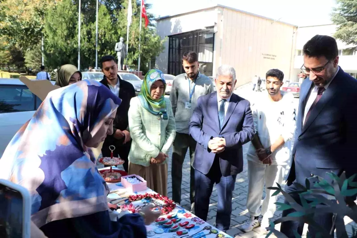 firat universitesinden filistin icin yardim kampanyasi xY56LD1v.jpg