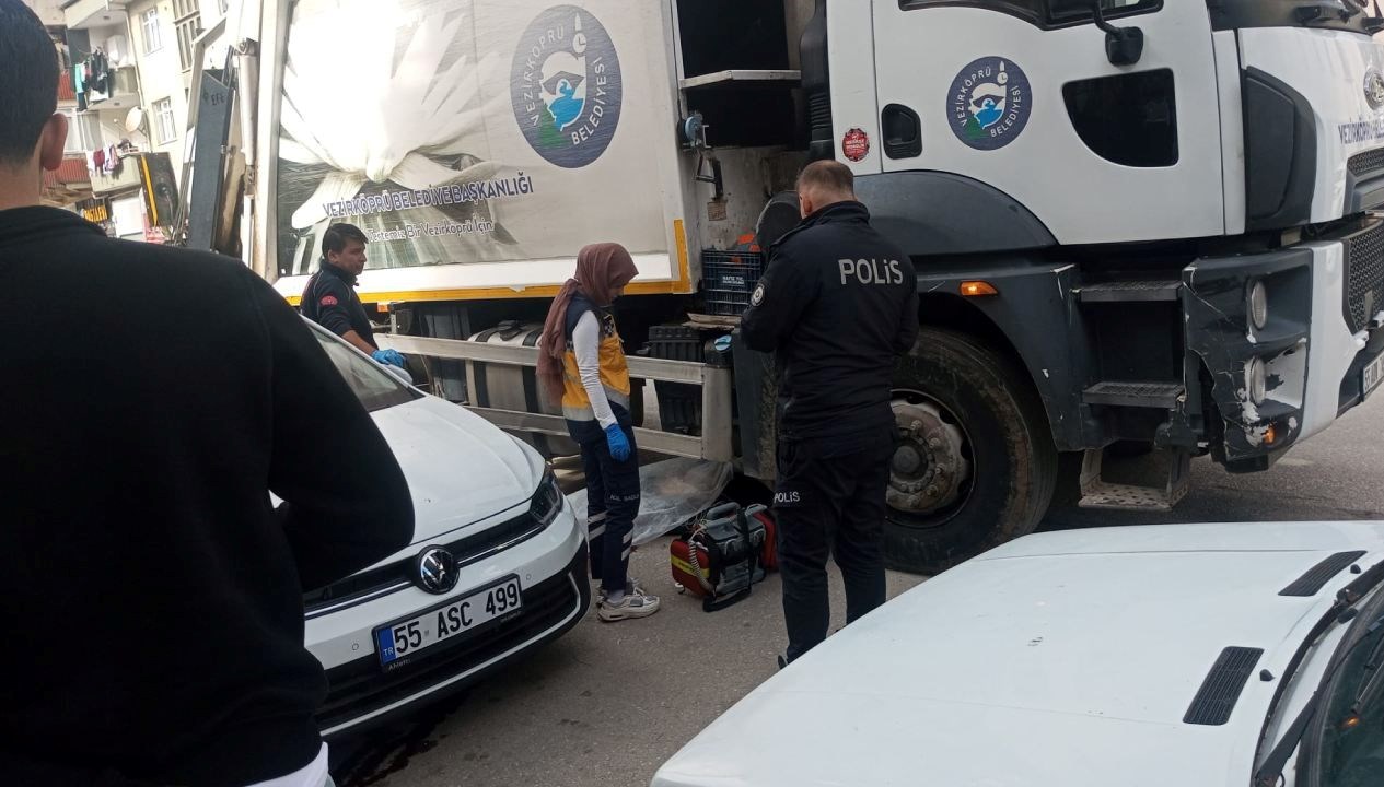 samsunda temizlik kamyonunun altinda kalan yaya oldu yOPu7zkE.jpg