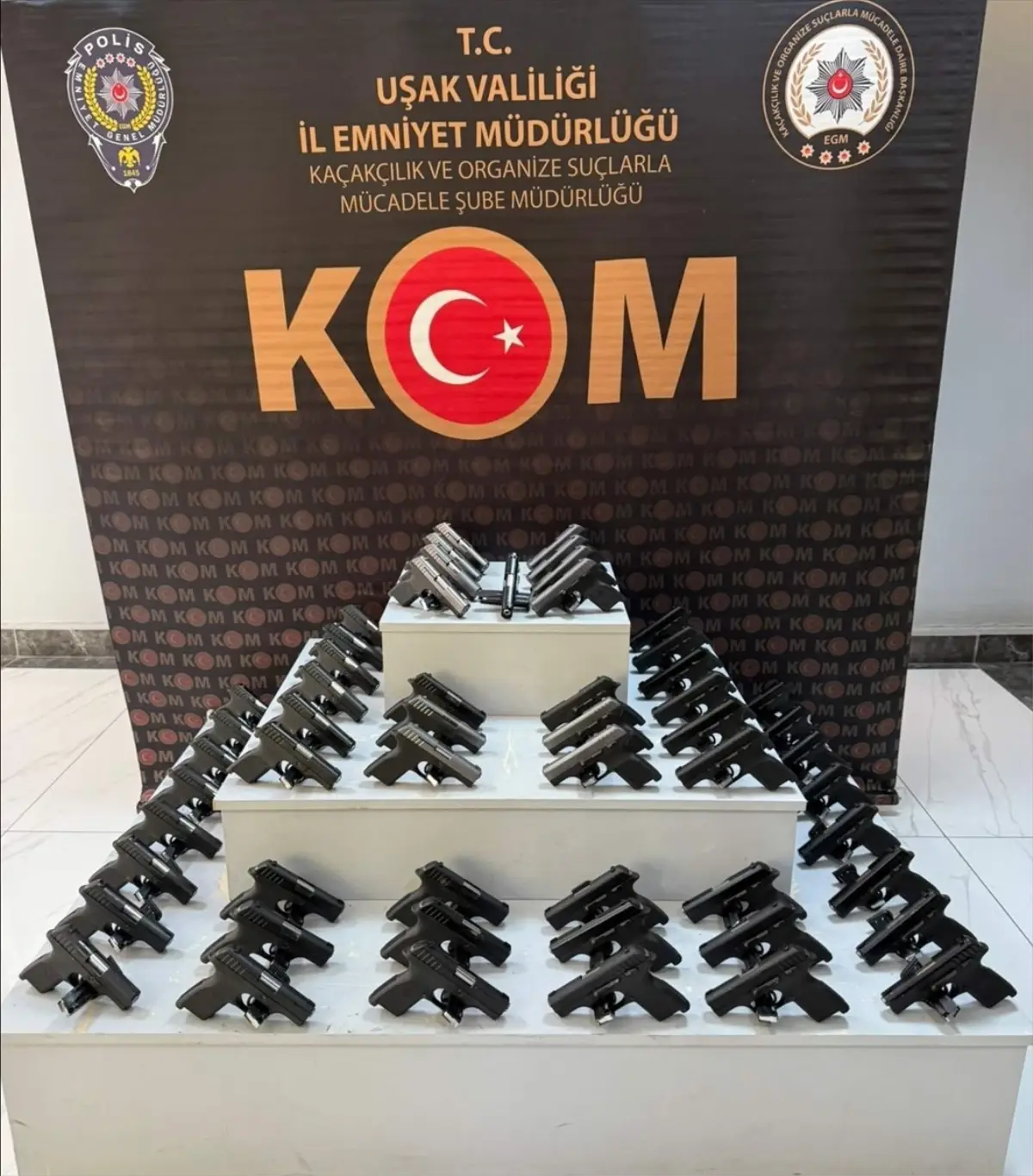 usakta otobuste 55 tabanca ele gecirildi 8sIYPN7r.jpg