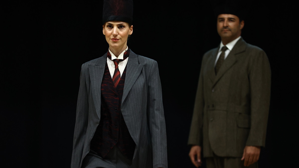 ankarada ataturk kiyafetleri defilesi duzenlendi dsyx2tf6.jpg