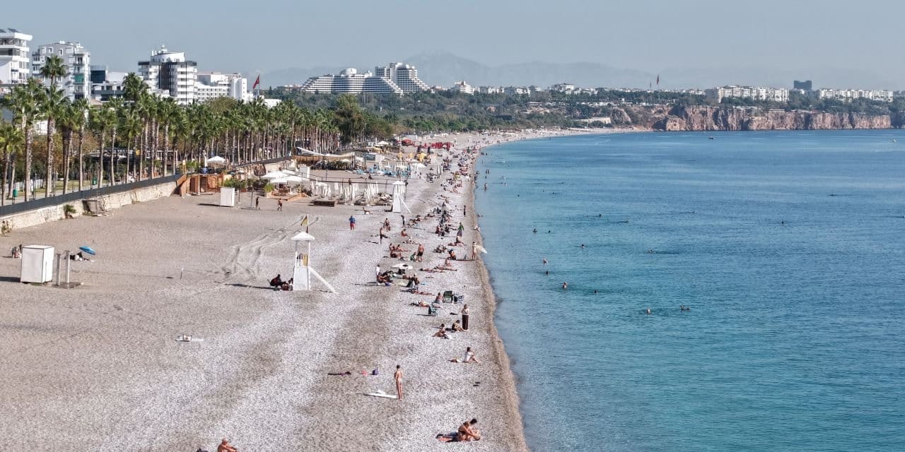 antalyada yaz bitmedi sahiller doldu tasti dFmdW5v8.jpg