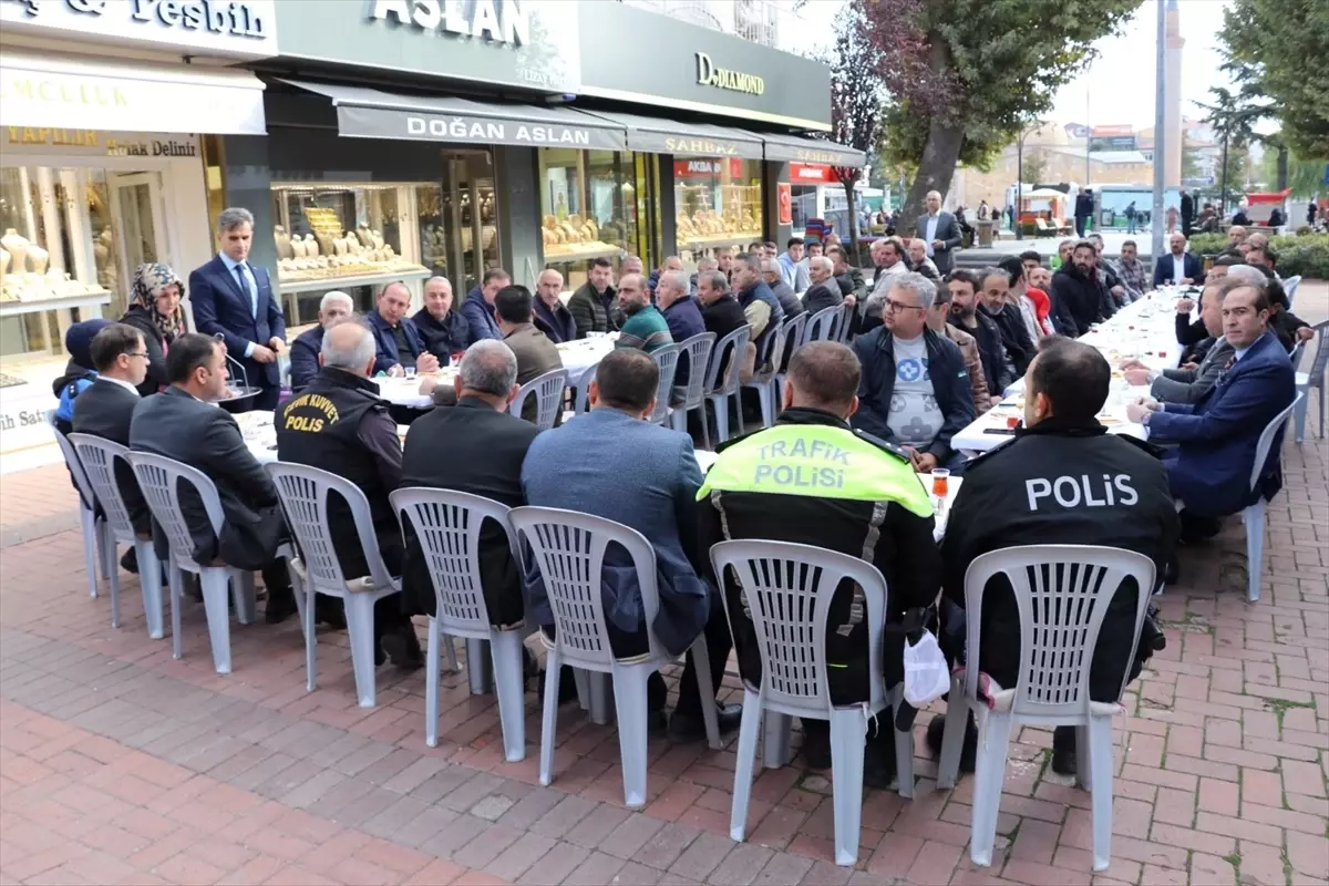 kirsehirde emniyet ve esnaf bulusmasi FkwNrT5b.jpg