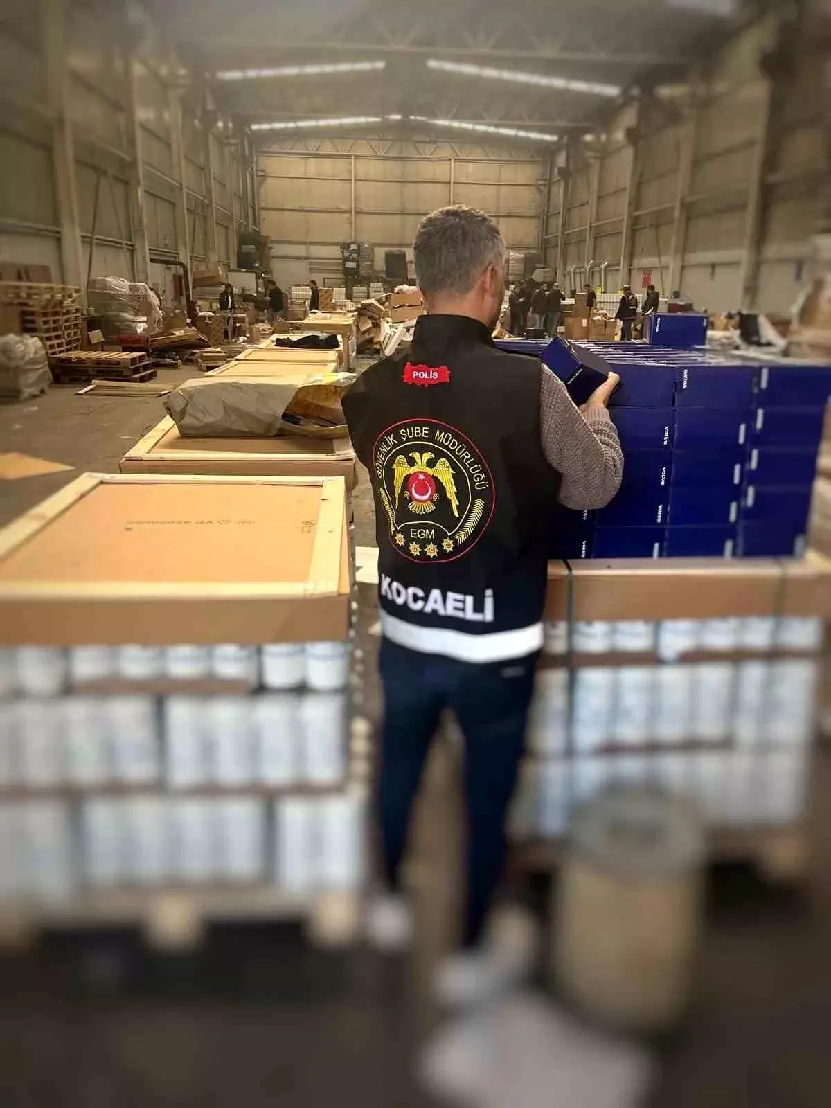 kocaelinde 15 milyon lira degerinde sahte arac parcalari ele gecirildi O8ETXigk.jpg