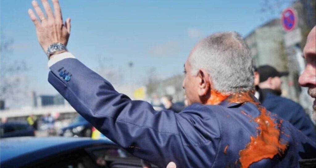 iranin-surgun-prensine-domatesli-saldiri-FrcTd2xc