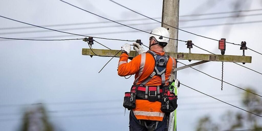 izmirde-13-ilcede-elektrik-kesintisi-saatler-ve-mahalleler-aciklandi-sv9XSFMa