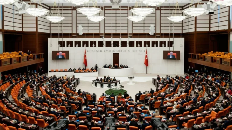 kuresel-sumud-filosuna-mudahale-gundemde-gazze-icin-hazirlanan-tezkere-tbmmde-kabul-edildi-cVYwUkOT