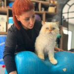 chinchilla-cinsi-kopuk-tip-dunyasini-sasirtiyor-18-yasinda-pilates-ve-yuzme-ile-hayata-tutundu-cGRKuyAX